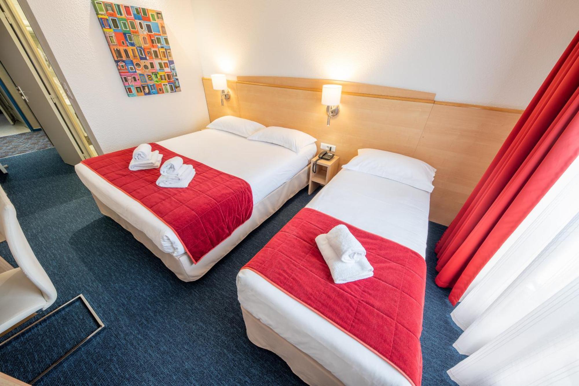 Hotel Saint Laurent Nogent-sur-Seine Rum bild